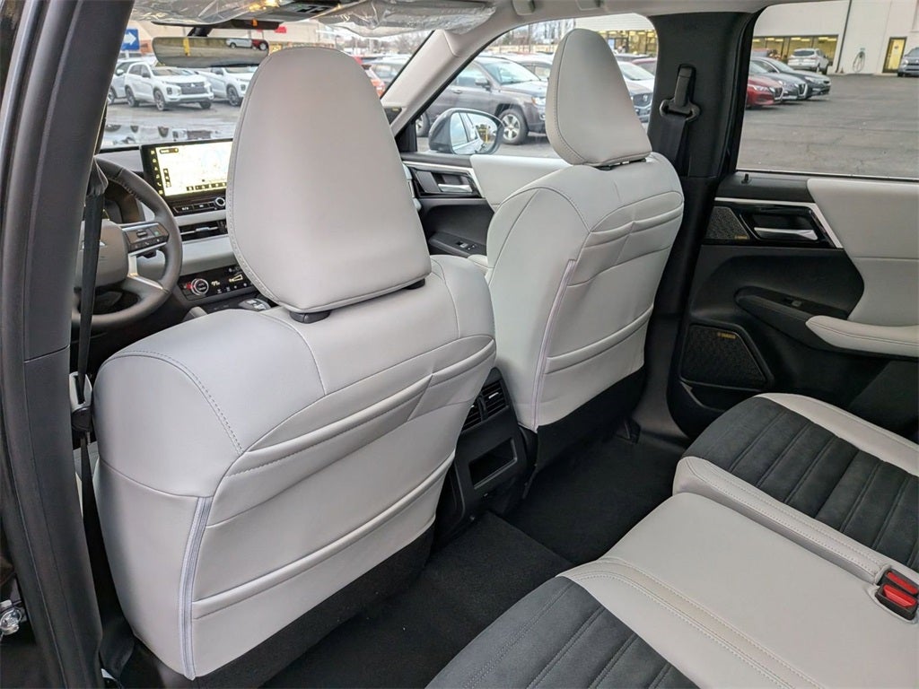 2026 Mitsubishi Outlander SE