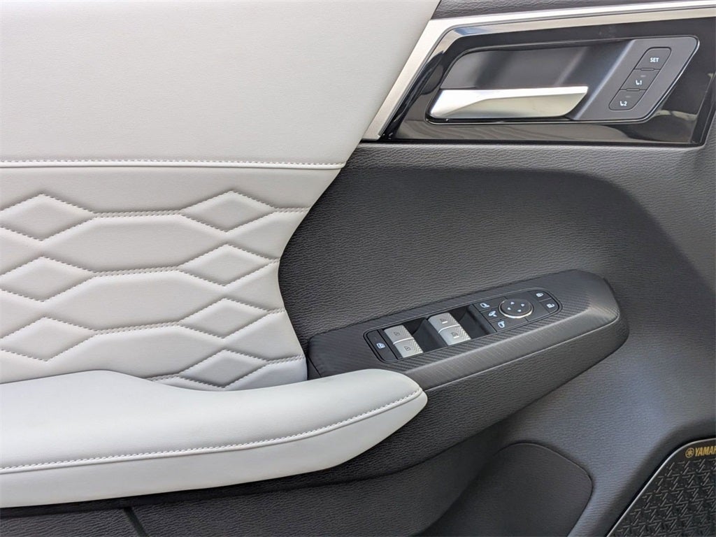 2025 Mitsubishi Outlander PLATINUM