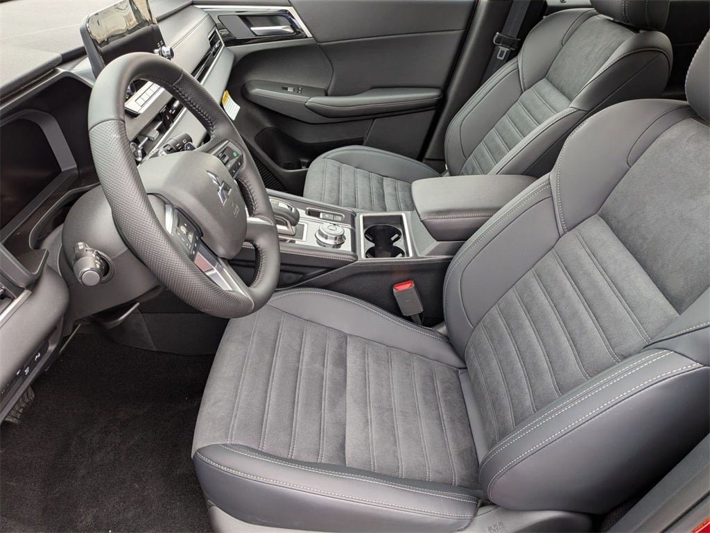 2025 Mitsubishi Outlander PHEV SE