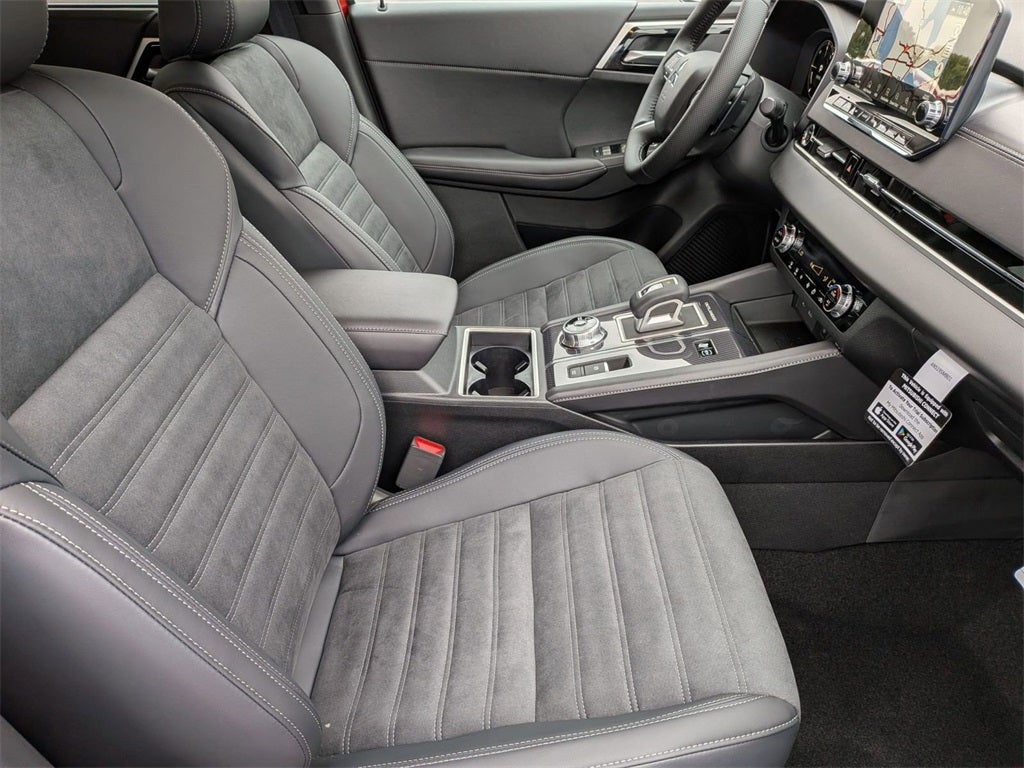 2025 Mitsubishi Outlander PHEV SE