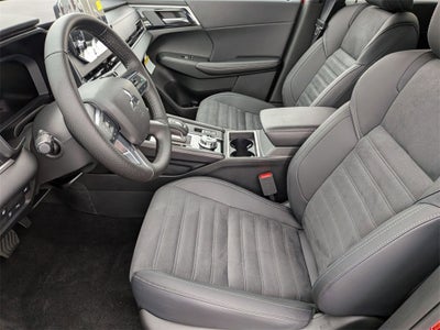 2025 Mitsubishi Outlander PHEV SE