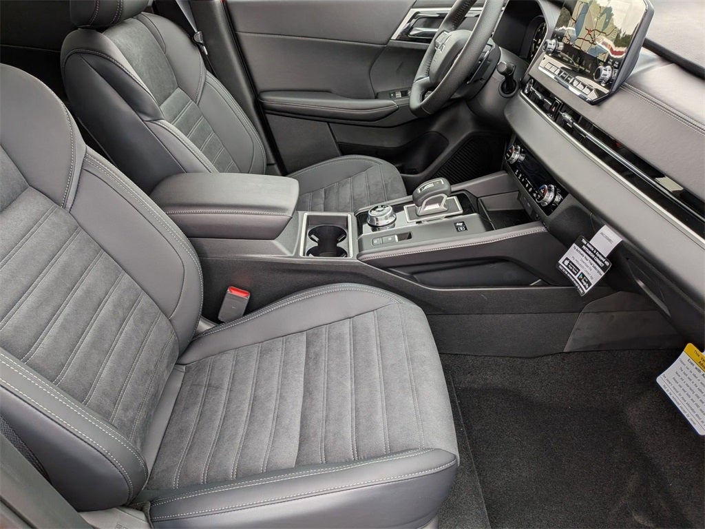 2025 Mitsubishi Outlander PHEV SE