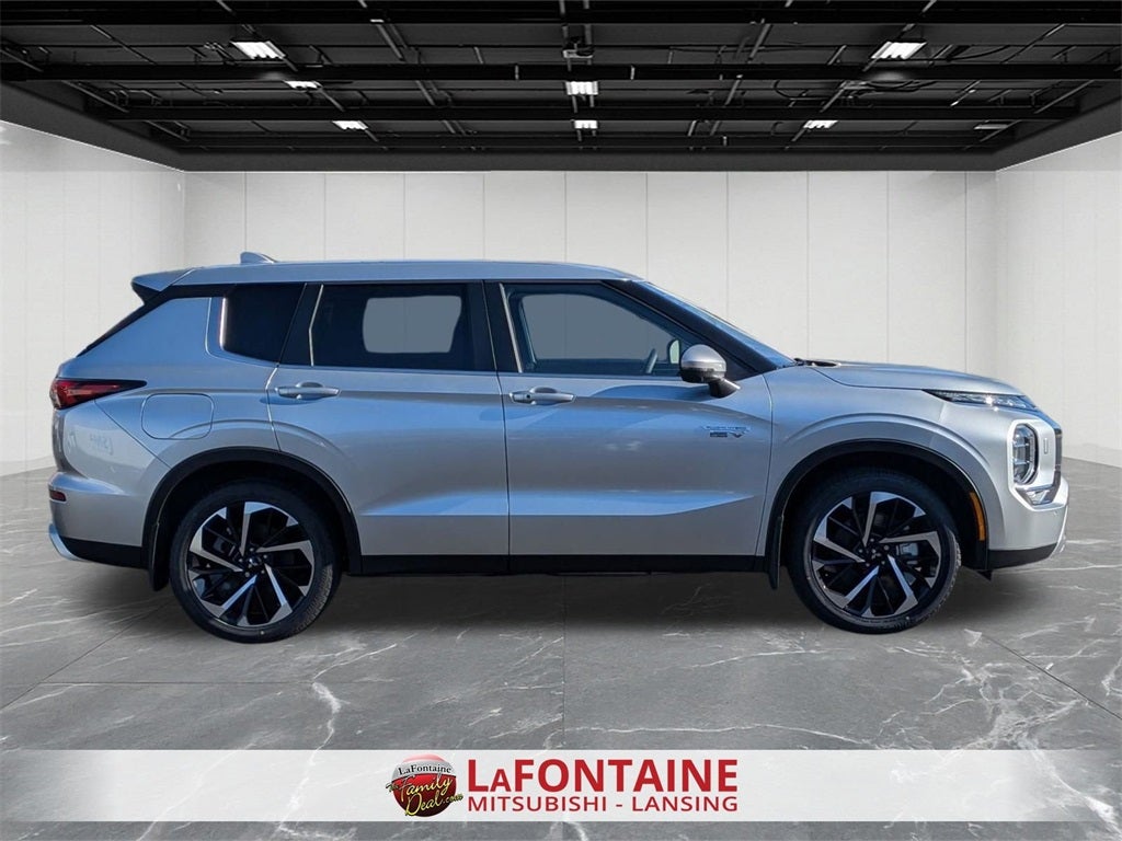 2025 Mitsubishi Outlander PHEV SE
