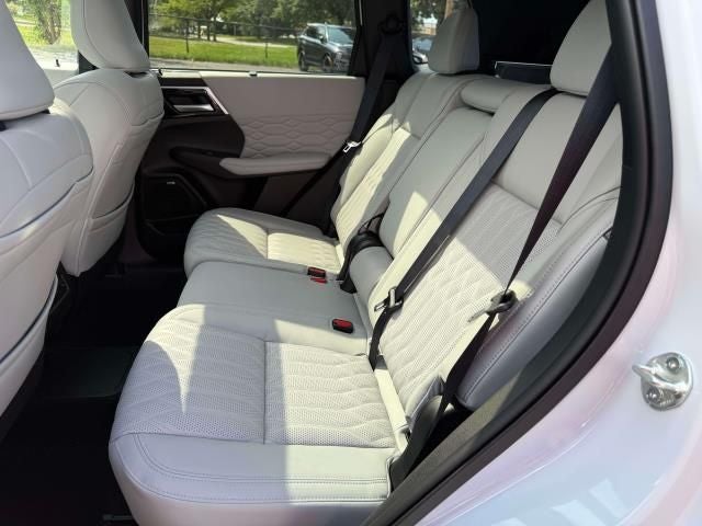 2026 Mitsubishi Outlander PHEV SEL