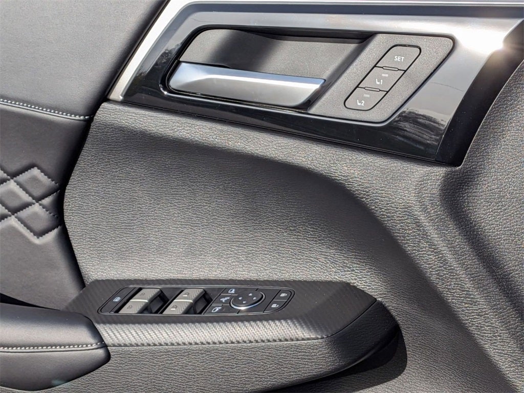 2025 Mitsubishi Outlander PHEV SEL Black Edition