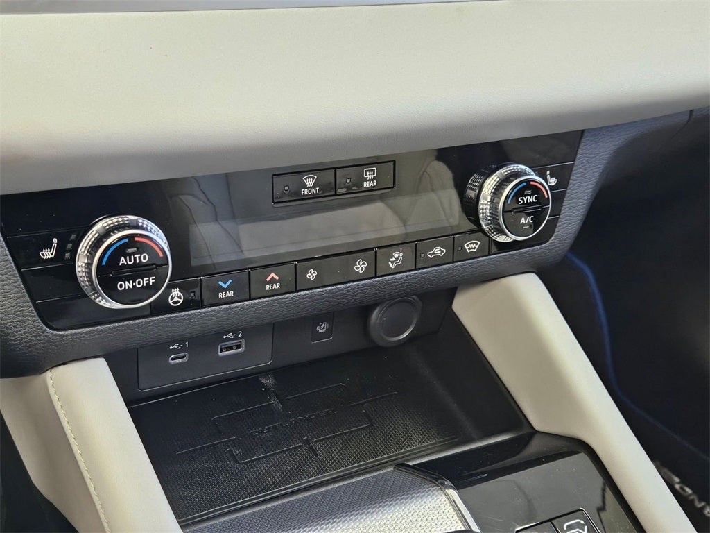 2025 Mitsubishi Outlander PHEV Platinum Edition