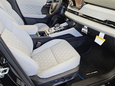 2025 Mitsubishi Outlander PHEV Platinum Edition