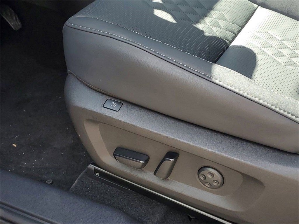 2025 Mitsubishi Outlander PHEV SEL